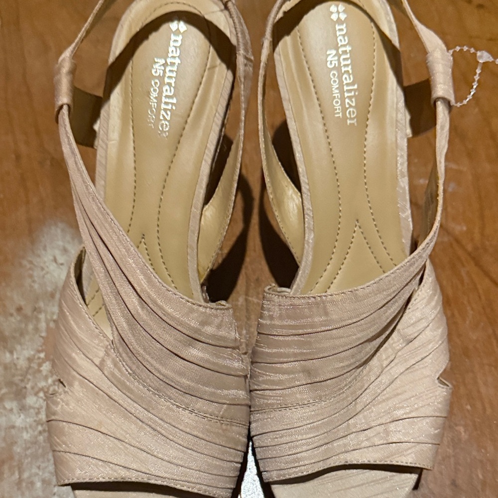 Naturalizer Women's Beige Slingback Heels